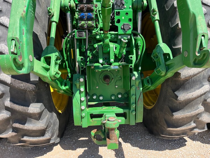 2013-john-deere-7215r-image-11