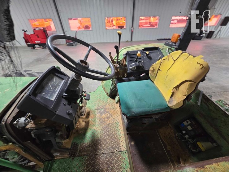 john-deere-6220-image-9