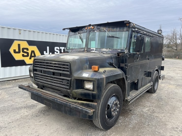 1992-ford-f700-image-1