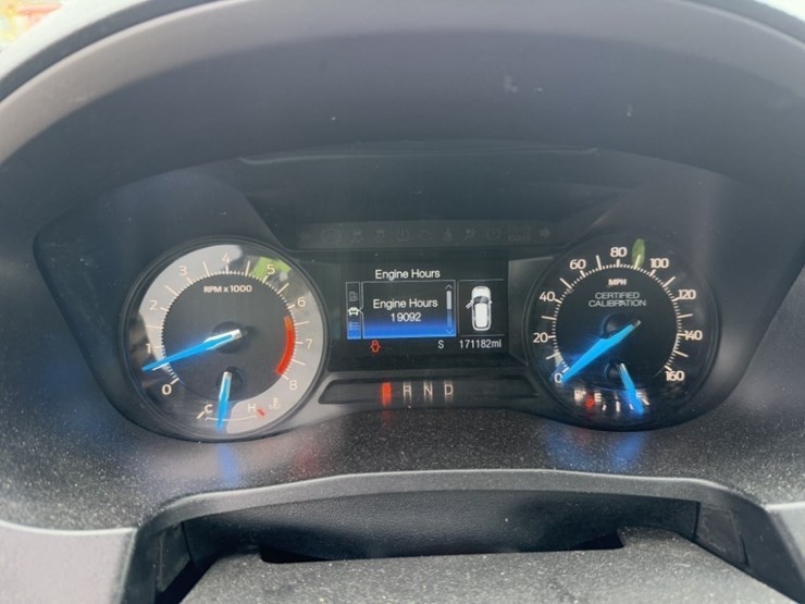 2017-ford-explorer-image-28