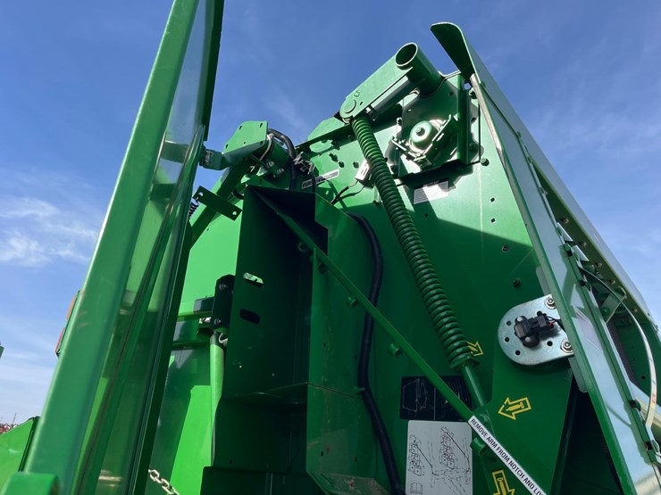 2015-john-deere-569-image-8