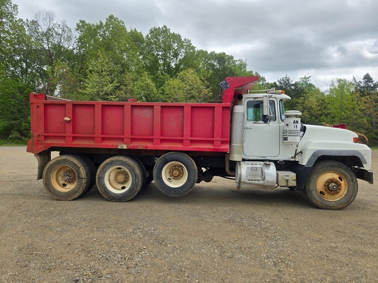 2001-mack-rd688s-image-21