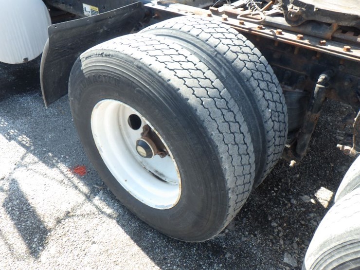 2001-mack-ch613-image-13