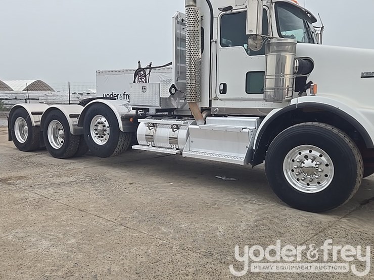 2014-kenworth-t800-image-18