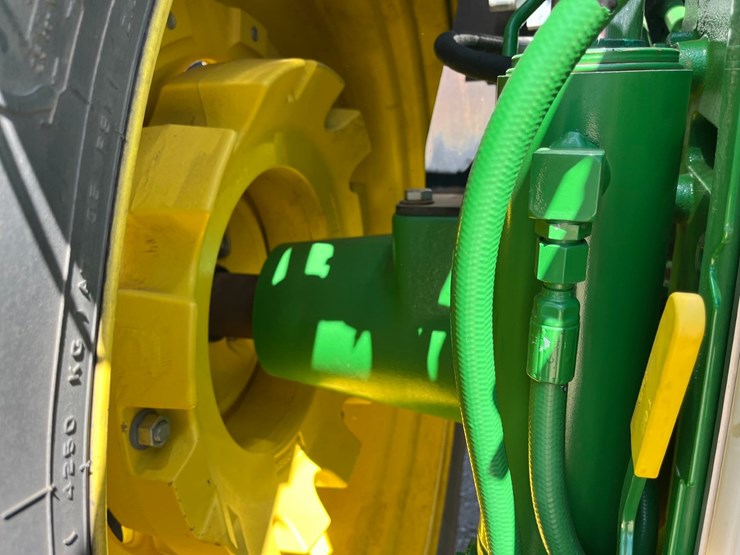 2013-john-deere-7215r-image-14
