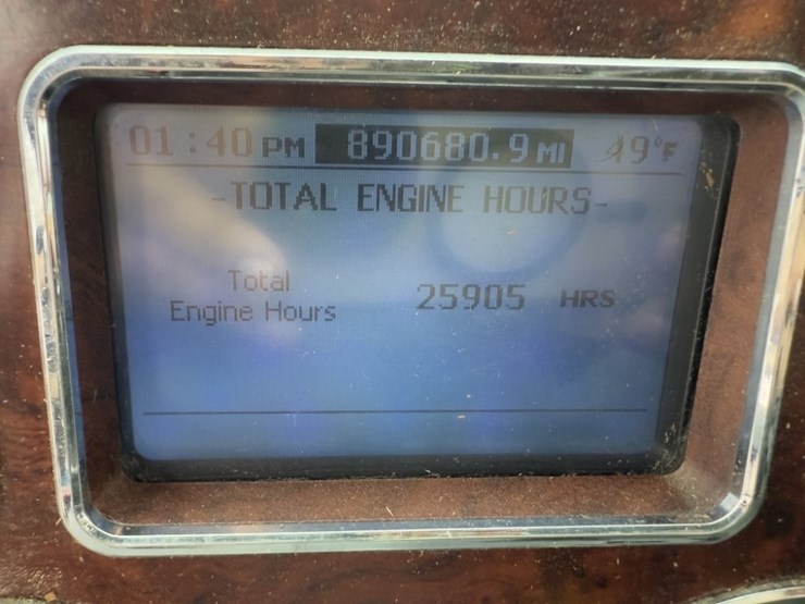 mack-cxu-tri-axle-truck-tractor-image-25