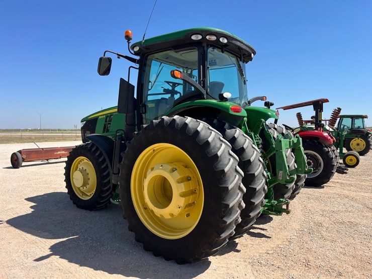2013-john-deere-7215r-image-15