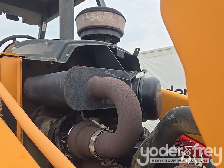 2004-case-580m-image-45