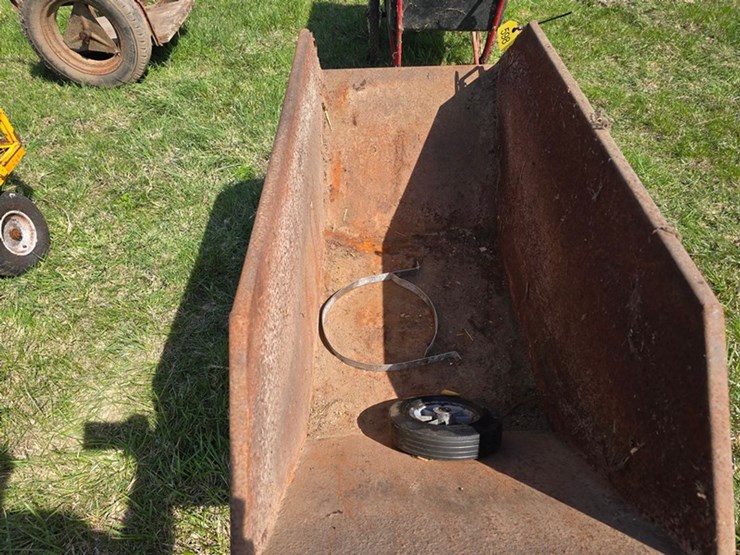 #598-•-walk-behind-feed-cart-image-6