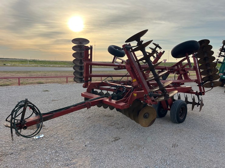 case-ih-3900-image-1