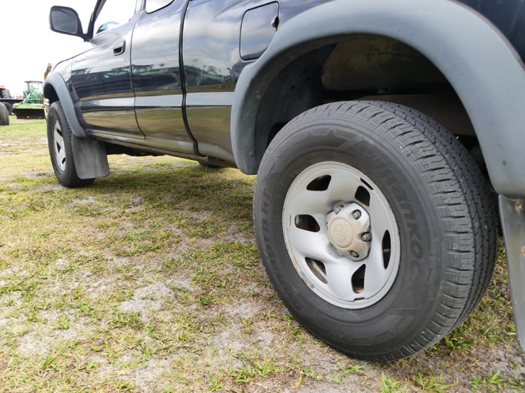 2004-toyota-tacoma-sr5-image-6