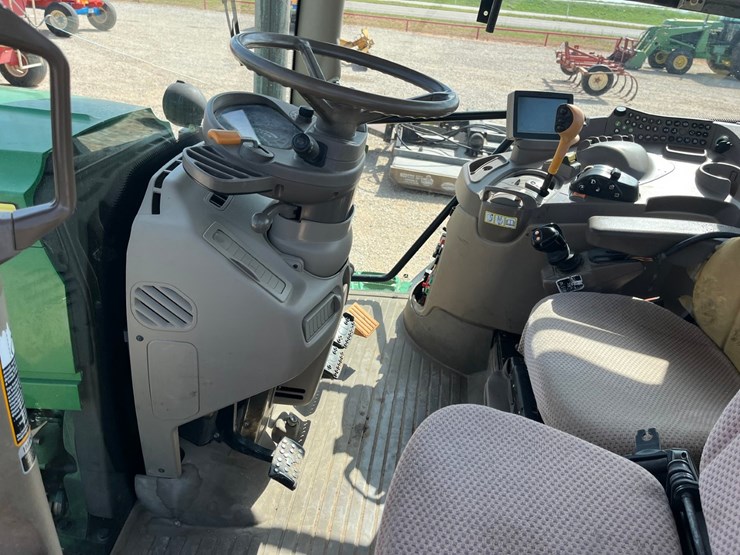 2014-john-deere-6125r-image-18