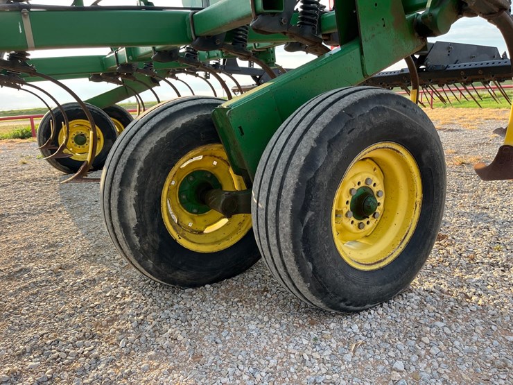 2004-john-deere-2210-image-17