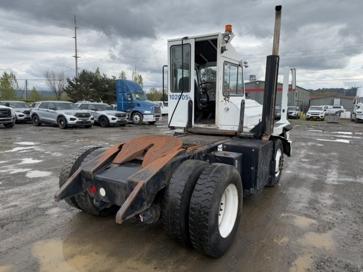 2010-kalmar-ottawa-yard-spotter-truck-image-4