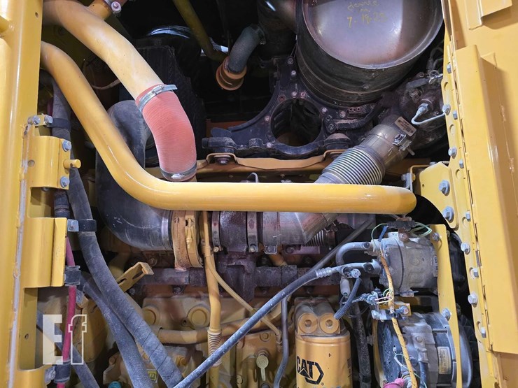 2011-caterpillar-140m2-image-23