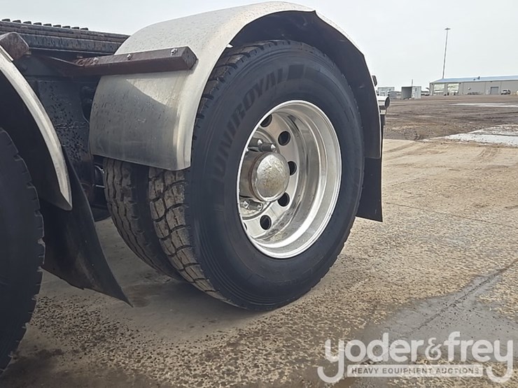 2014-kenworth-t800-image-17