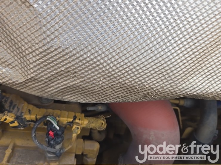 2019-caterpillar-d6-lgp-image-55