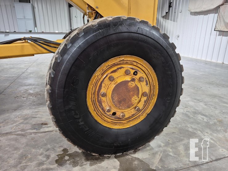 2009-caterpillar-120m-image-30