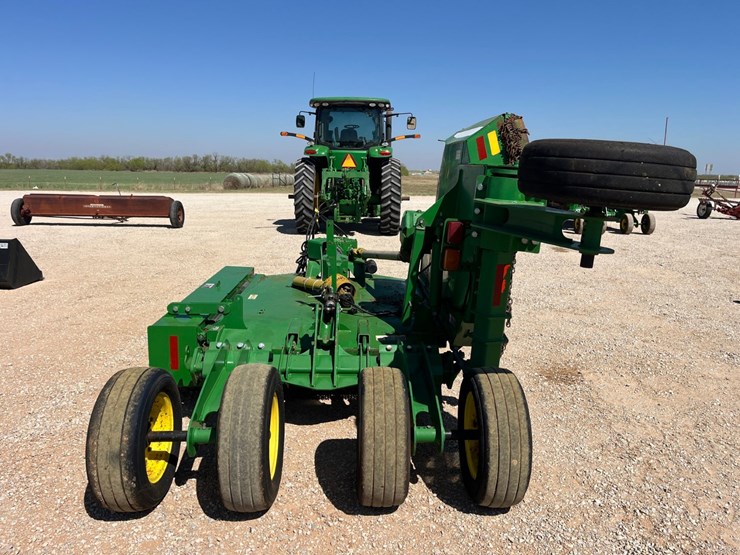2019-john-deere-10-image-6