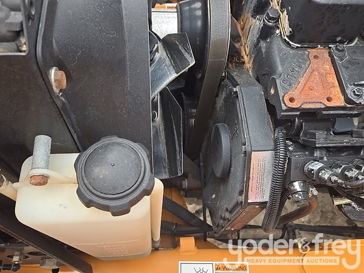 2004-case-580m-image-61