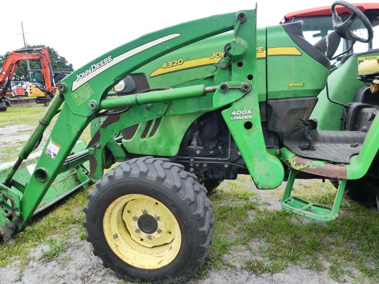 john-deere-4320-image-8