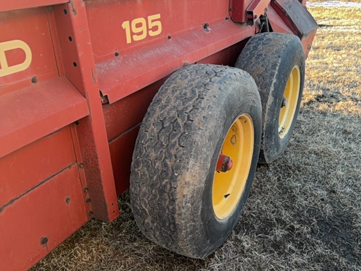 new-holland-195-image-13