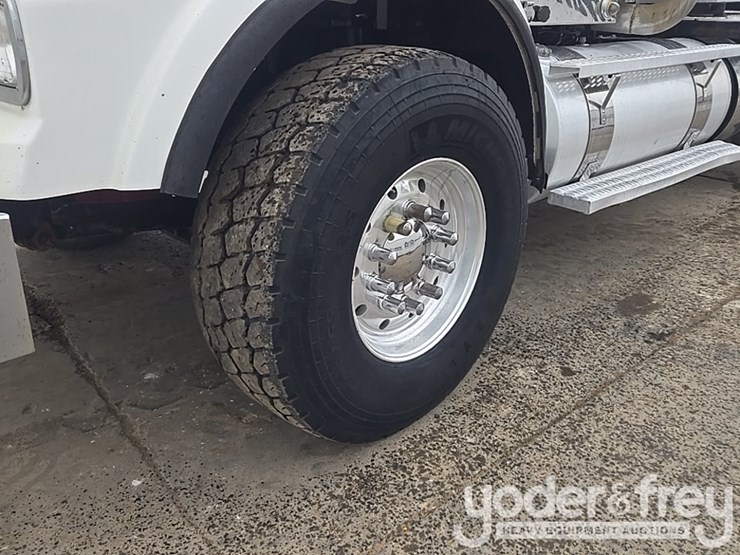 2014-kenworth-t800-image-11