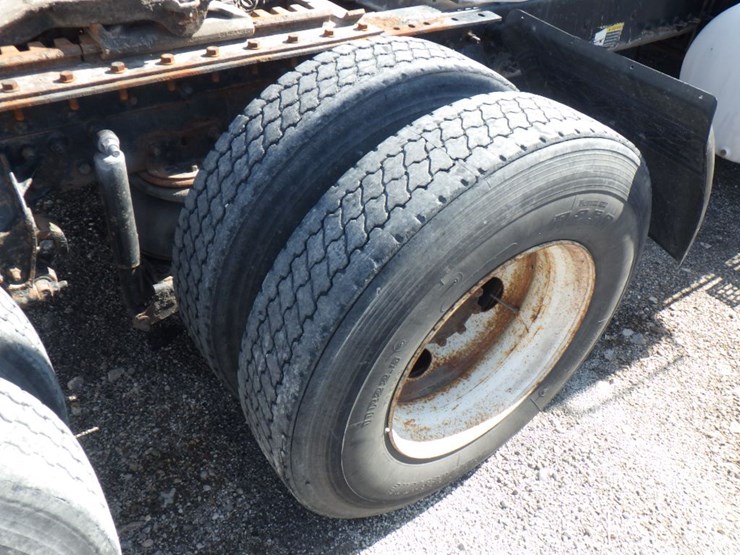 2001-mack-ch613-image-5