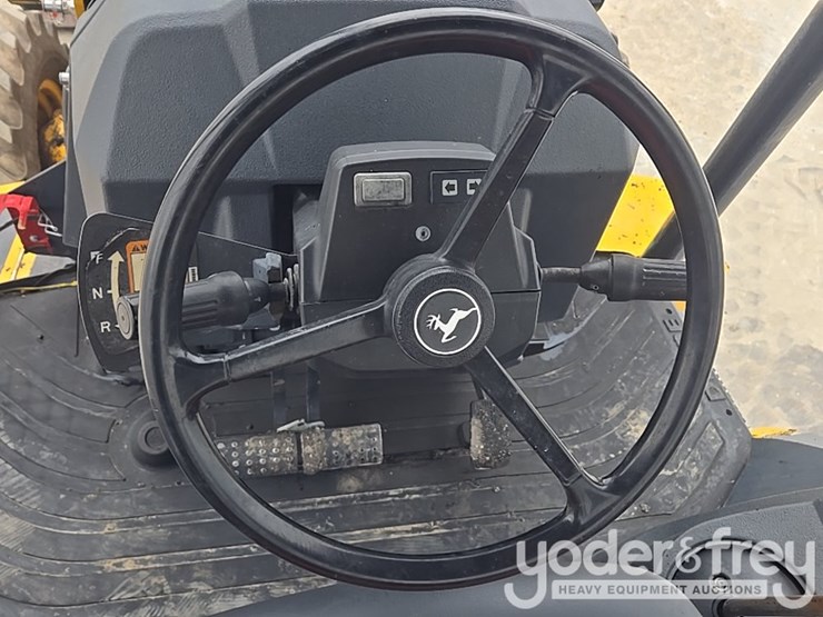 2021-deere-310sl-image-102