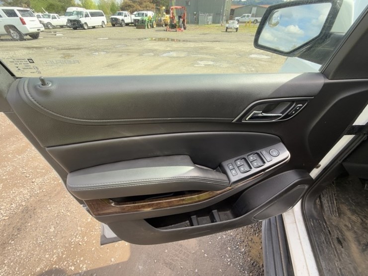 2016-chevrolet-tahoe-image-25