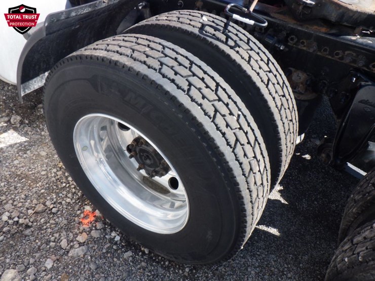 2021-freightliner-cascadia-116-image-13