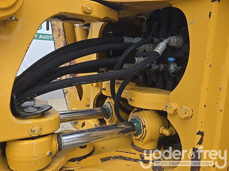 2018-deere-310l-image-52