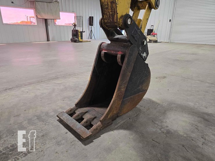 2022-caterpillar-416-image-14