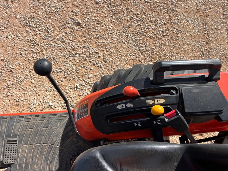 2015-kubota-b2320-image-12