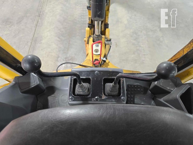 2022-caterpillar-416-image-29