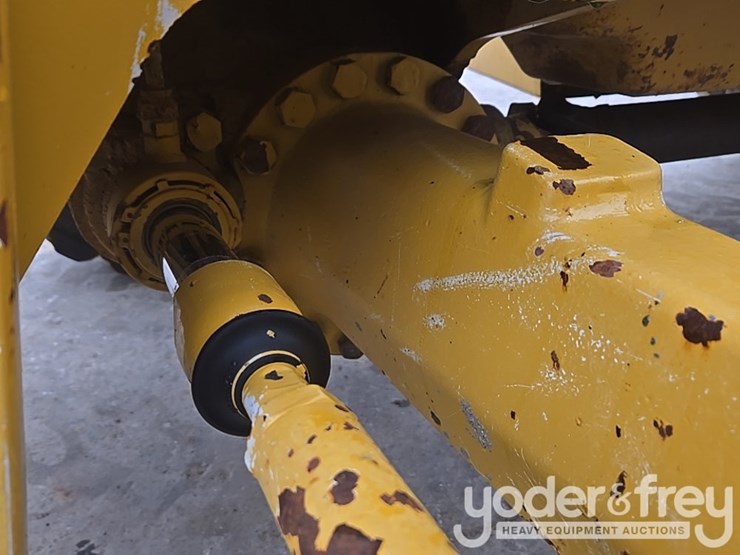 2018-deere-310l-image-32