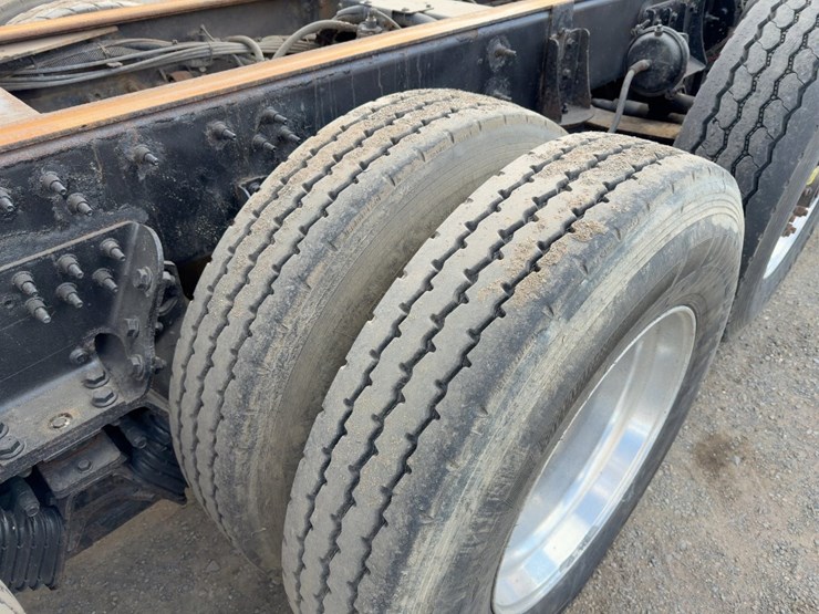 2015-caterpillar-ct660-image-27