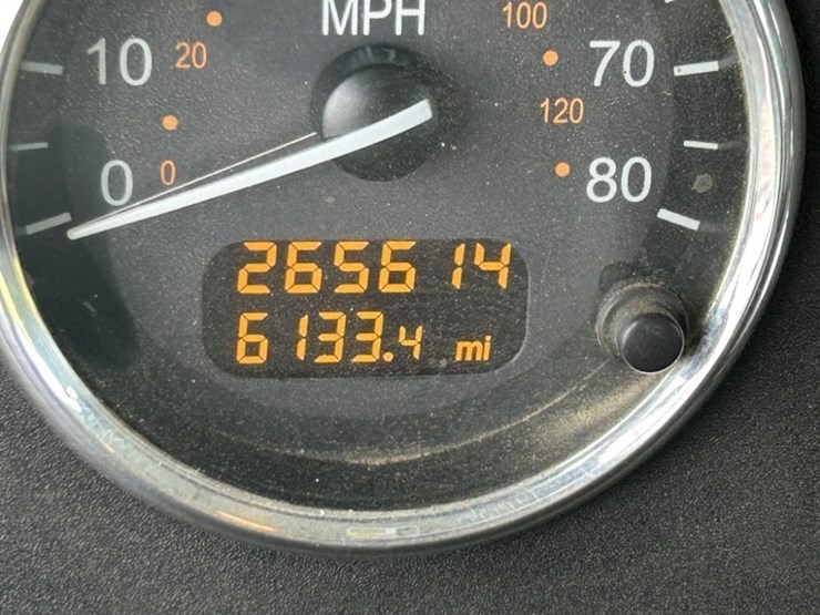 2017-peterbilt-337-image-14