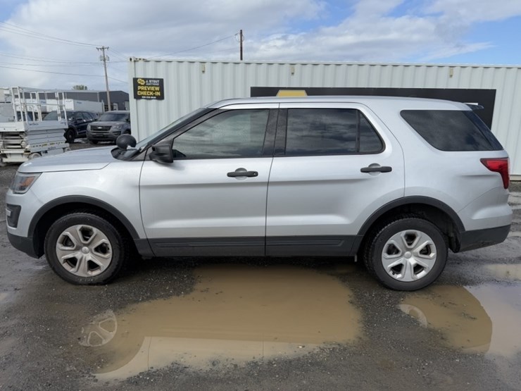 2017-ford-explorer-image-7