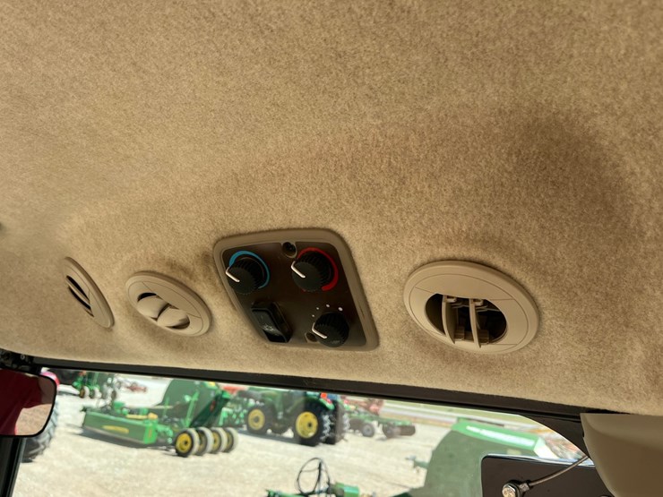 2021-john-deere-4052r-image-19