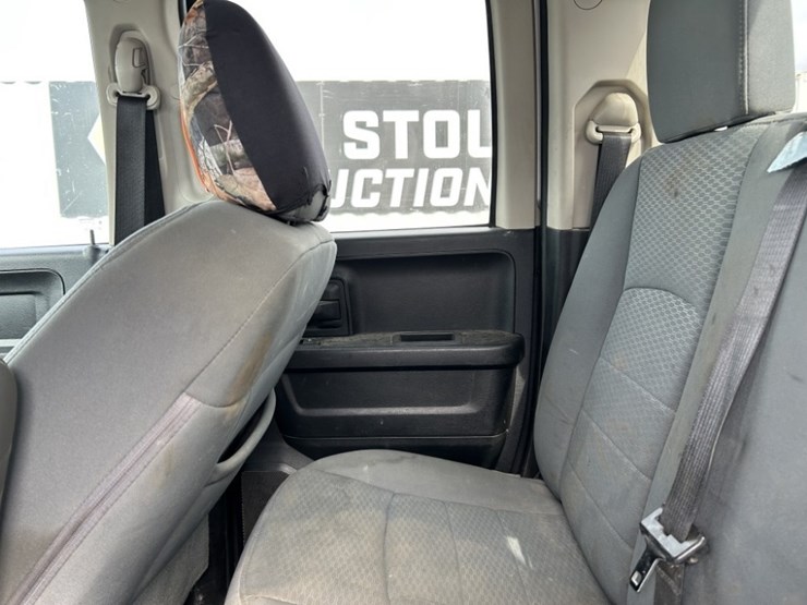 2013-dodge-1500-image-24