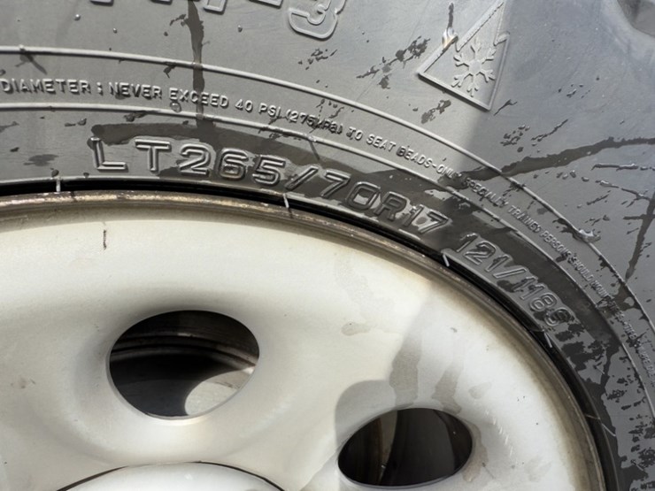 2014-chevrolet-tahoe-image-18