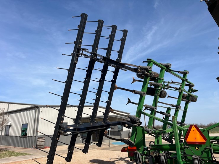 2009-john-deere-2210-image-11