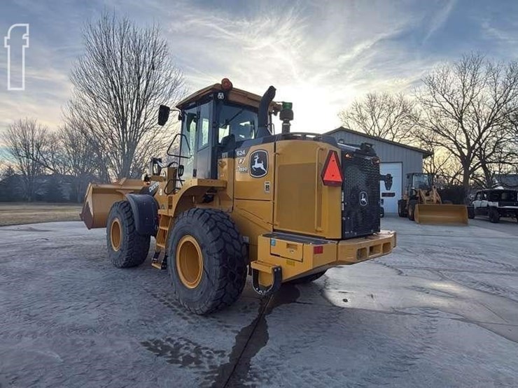 2024-deere-624-p-tier-image-5