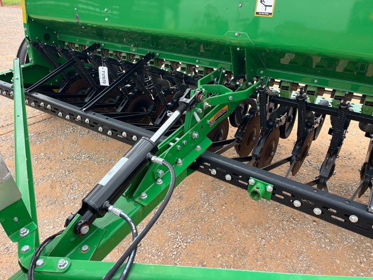2020-john-deere-bd1113-image-2
