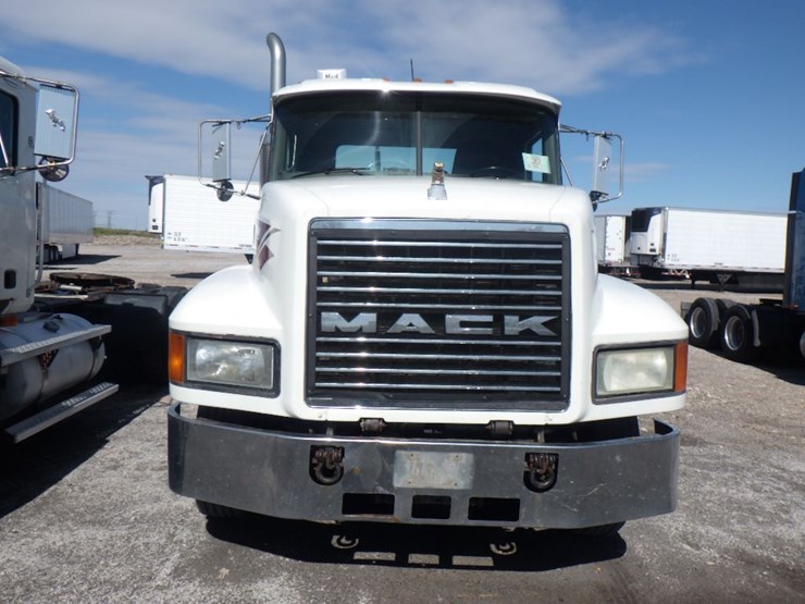 2001-mack-ch613-image-2
