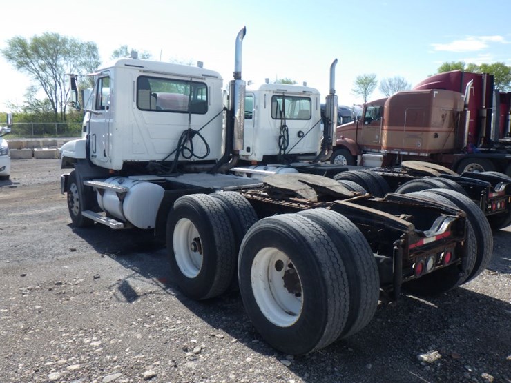 2001-mack-ch613-image-11