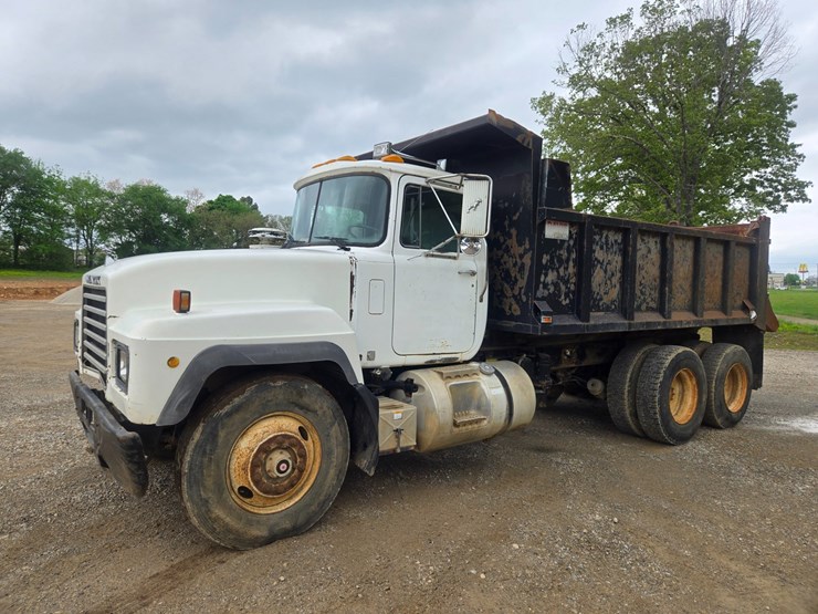 1996-mack-rd690s-image-3