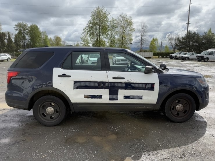 2018-ford-explorer-image-3