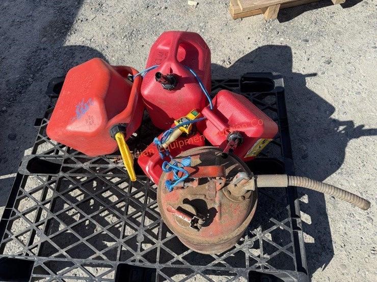 gas-can-lot-image-3